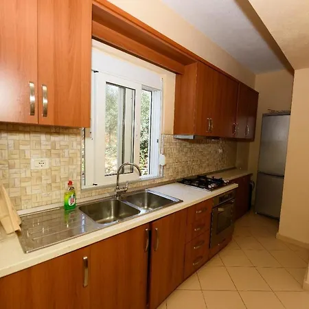 Vasilis Family Himare